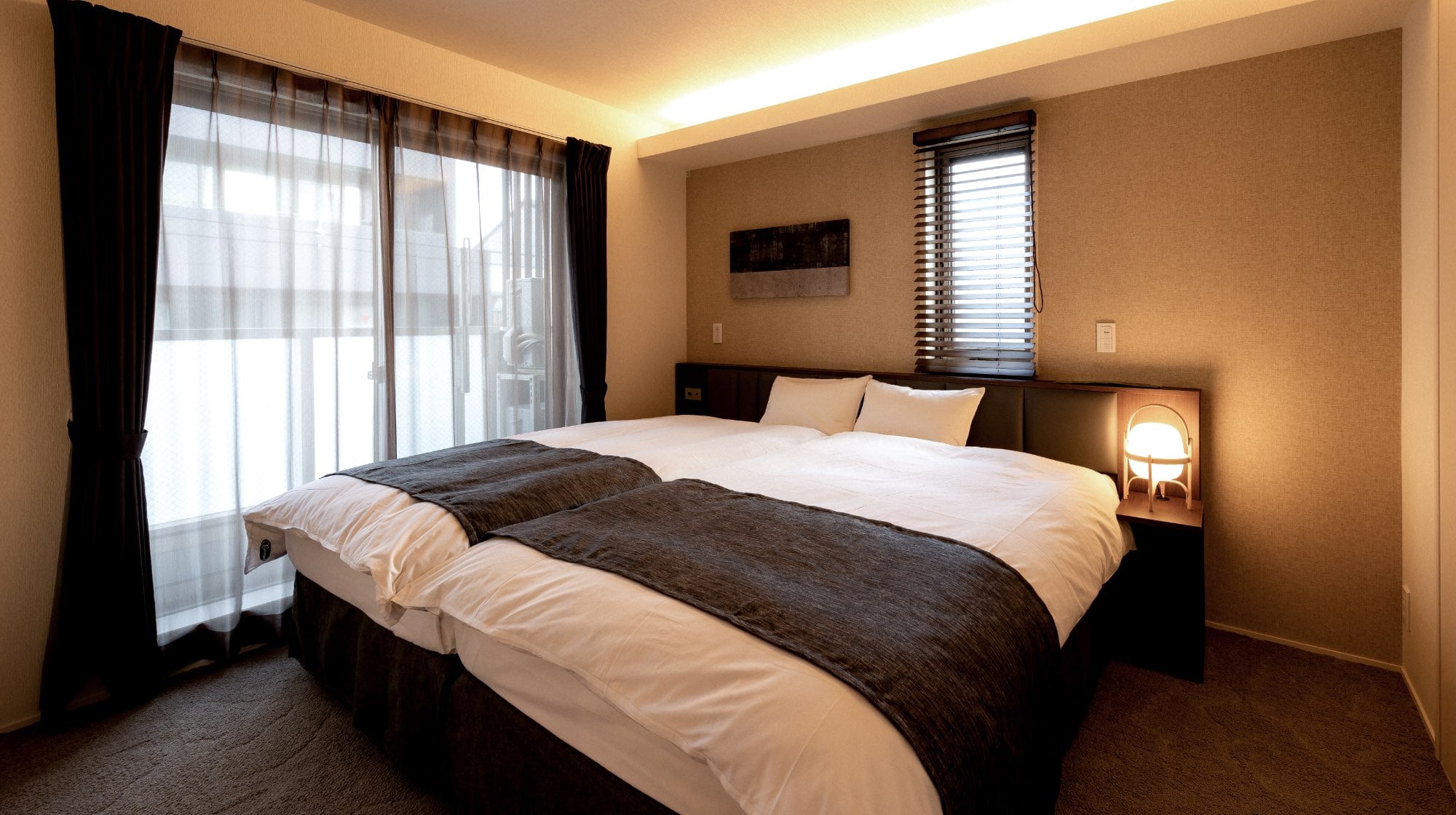 room_01@2x